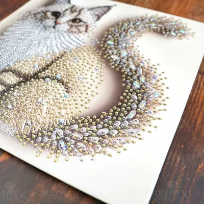Preview: Diamond Painting Bild, Katze flauschig, 25x25cm, Strass-Steine, Teilbild, gut für Anfänger geeignet