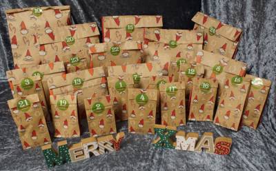 Advent calendar, 24 bags, filled with accessories and great stuff for painting
