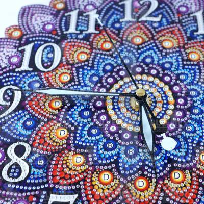 Preview: Diamond Painting Wanduhr auf Holz, 29cm