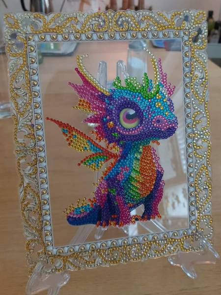 Aufsteller kleiner Drache auf Acryl - mit Strass- und Sondersteinchen zum Painten, ca. 24,5x19cm