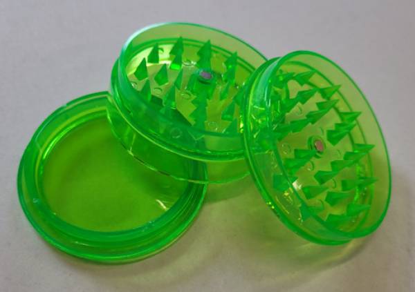 Mühle, grün, zum Trennen zusammengeklebter Steine