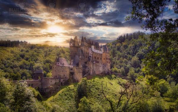 Diamond Painting picture, Castle of Dreams, square stones, 60x90cm, 45 colours, full picture